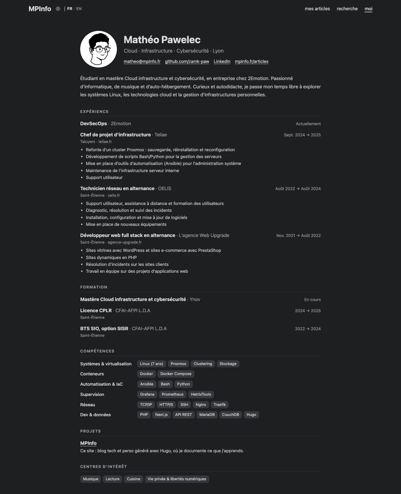 Nouvelle page Moi au format CV avec avatar, expérience, formation, compétences et projets