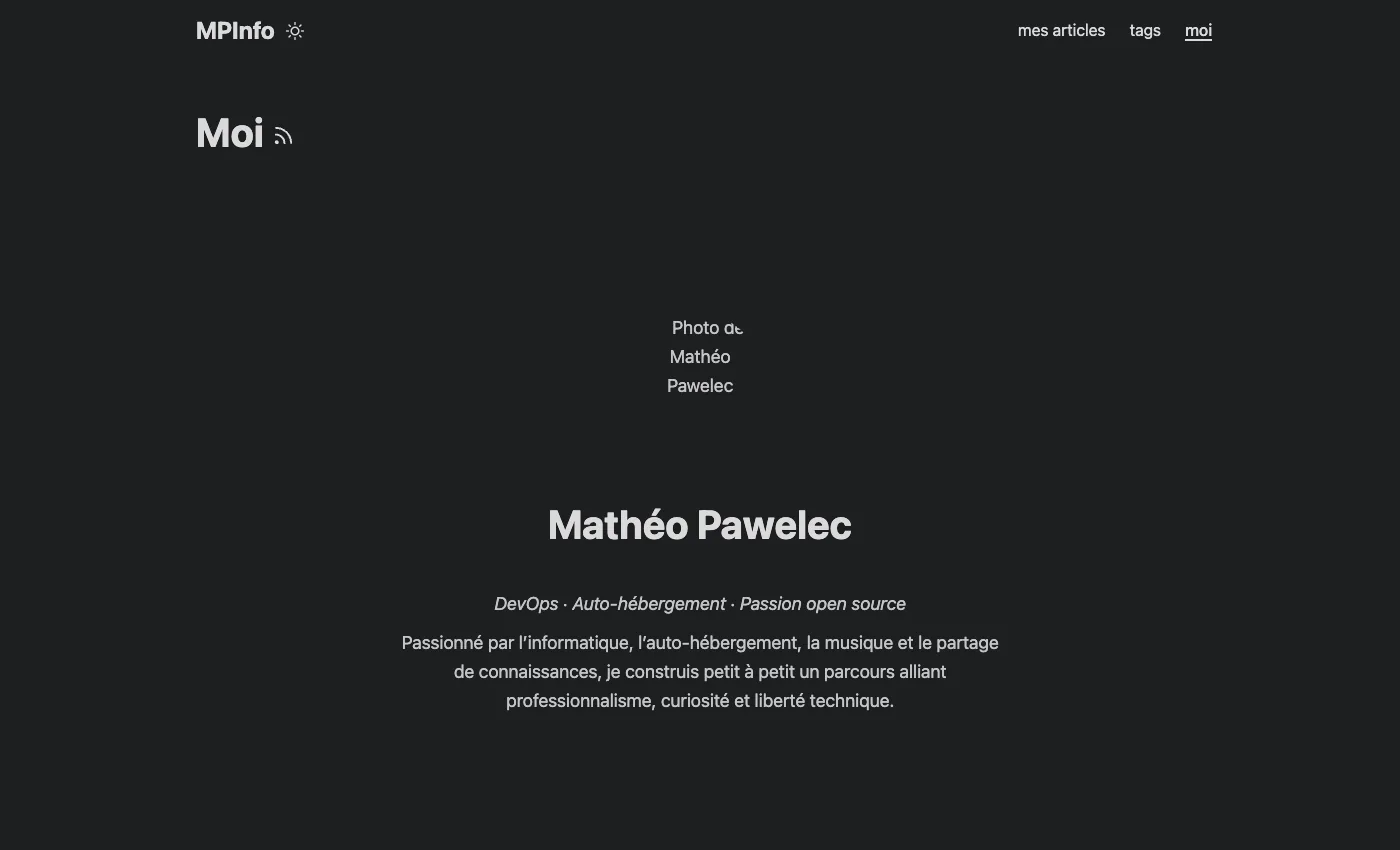 Ancienne page Moi : une photo cassée, un nom et un court paragraphe